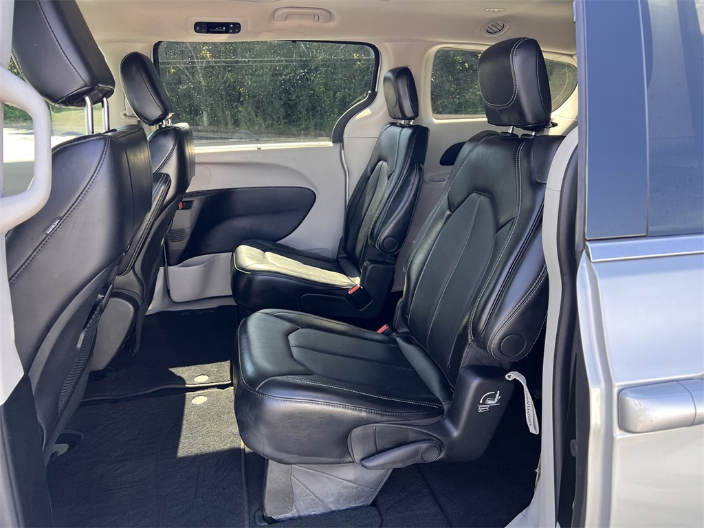 2024 Chrysler Pacifica Touring L photo 12