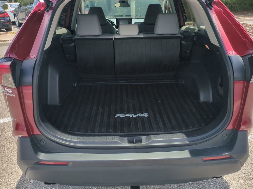 2019 Toyota RAV4 XLE Premium photo 12