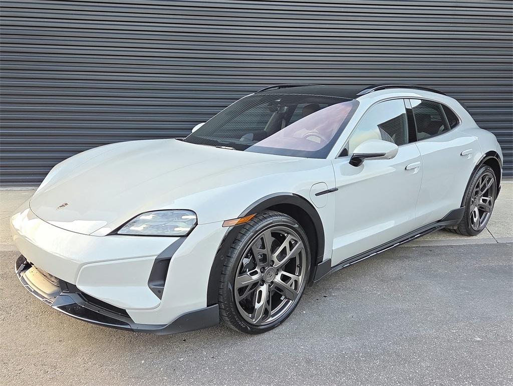 2025 Porsche Taycan Turbo S's photo