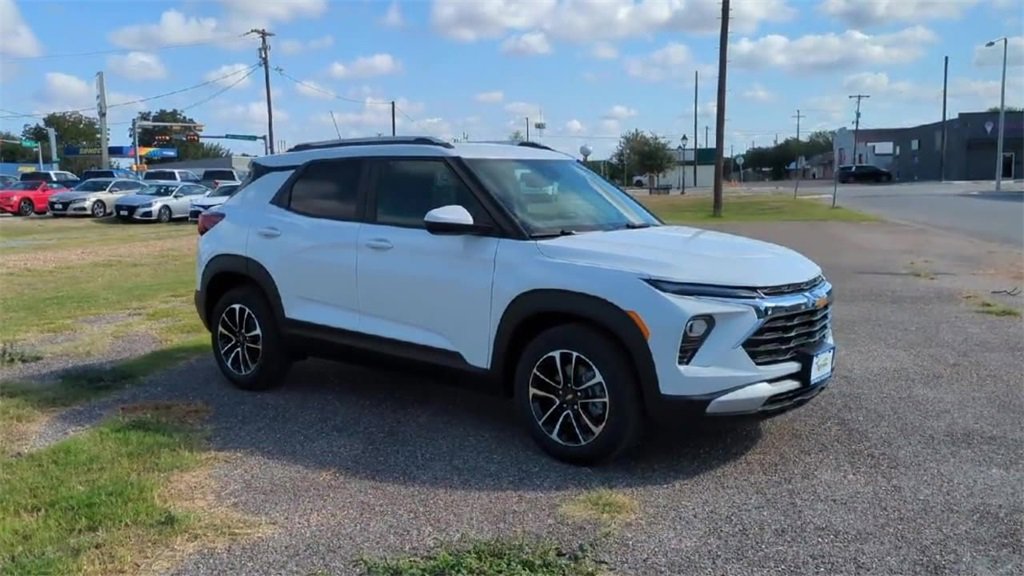 2026 Chevrolet Trailblazer LT photo 2