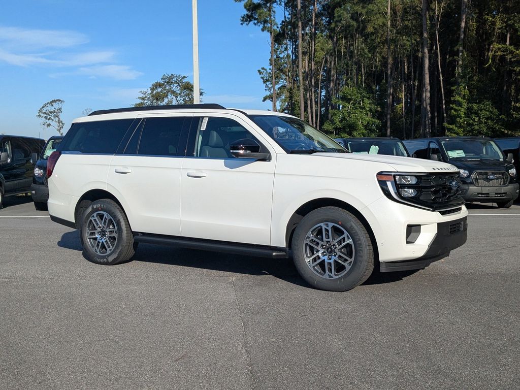 2025 Ford Expedition photo 2