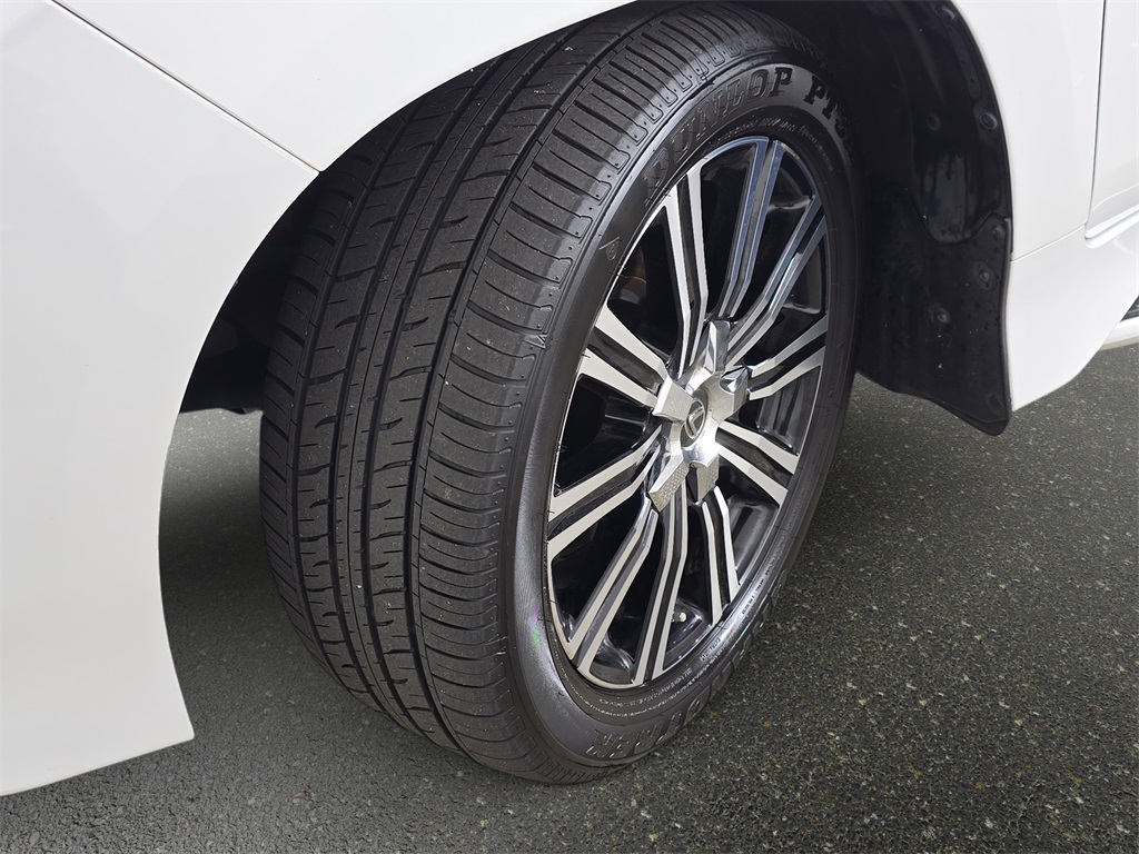 2020 Lexus LX 570 photo 31