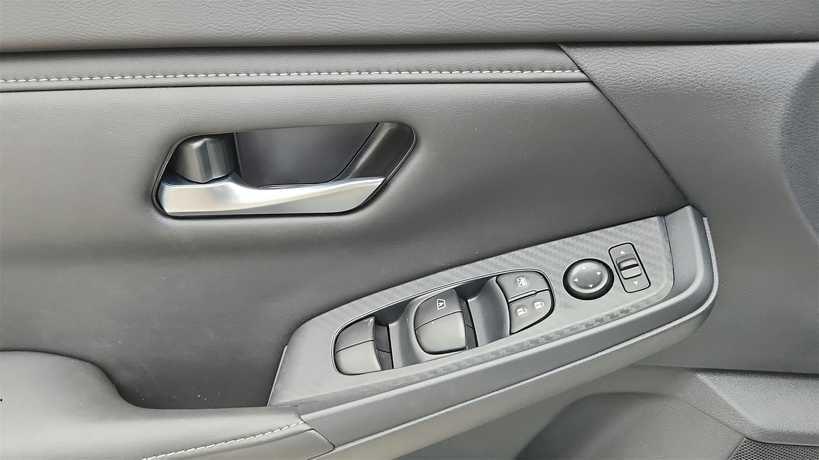 2025 Nissan Sentra SV photo 16