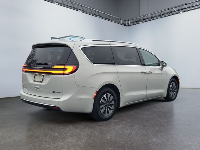 2021 Chrysler Pacifica Hybrid Touring L photo 3