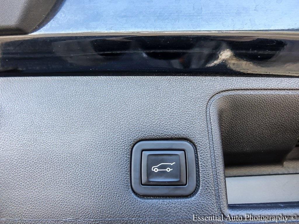 2023 GMC TERRAIN - Image 18