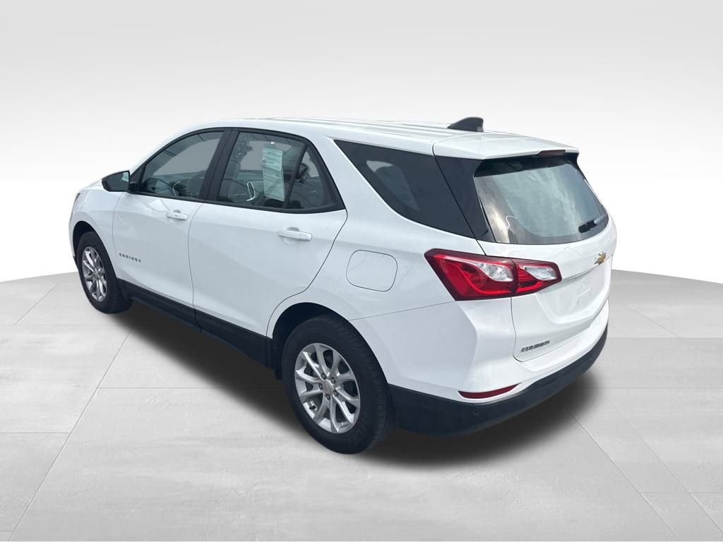 2021 Chevrolet Equinox LS photo 3