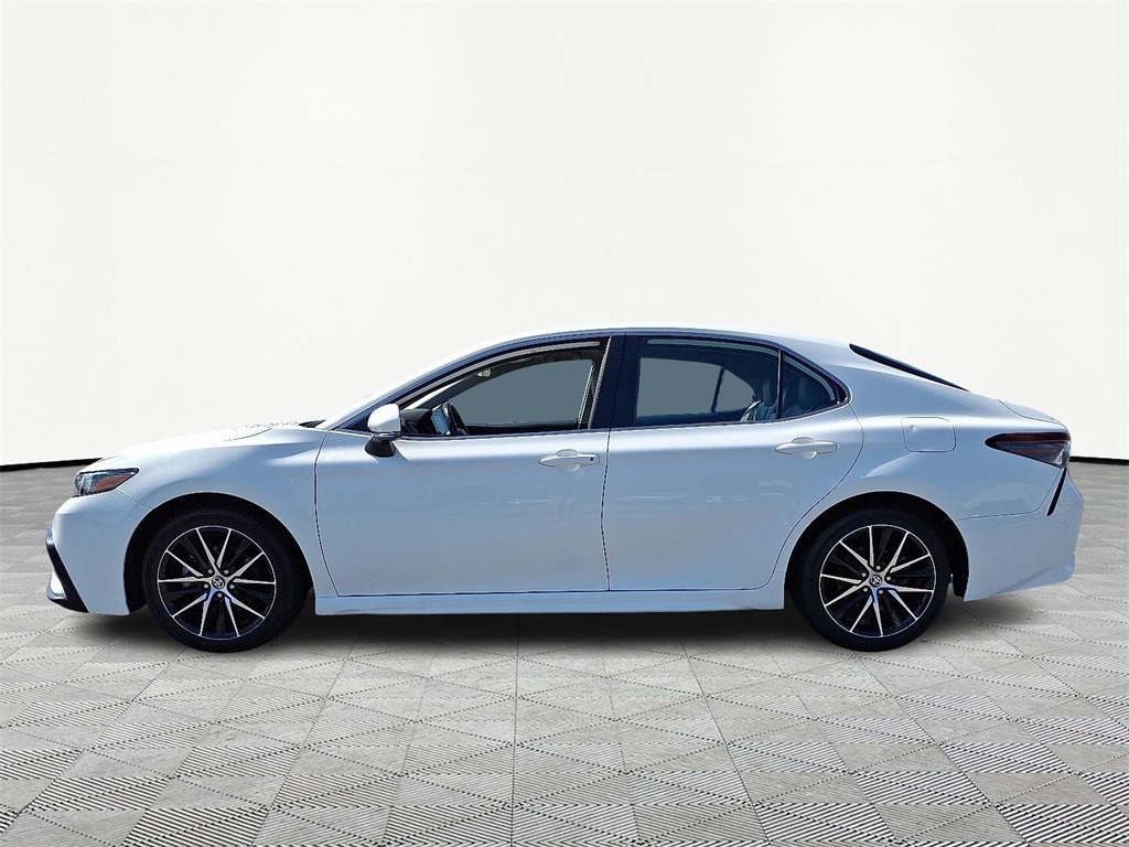 2022 Toyota Camry SE photo 4