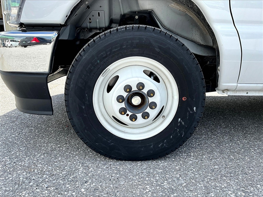 2025 Ford E-350 photo 7