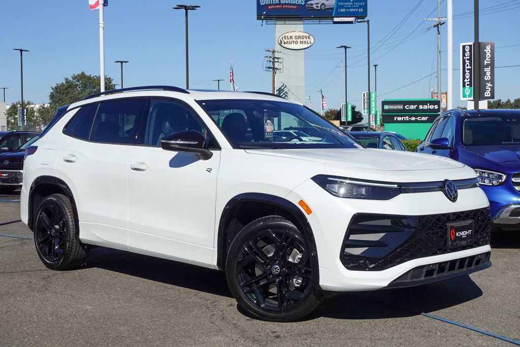 2026 Volkswagen Tiguan SE R-Line Black photo 3