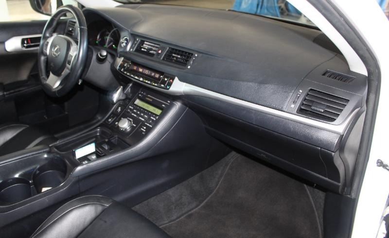 2013 Lexus CT 200h photo 24