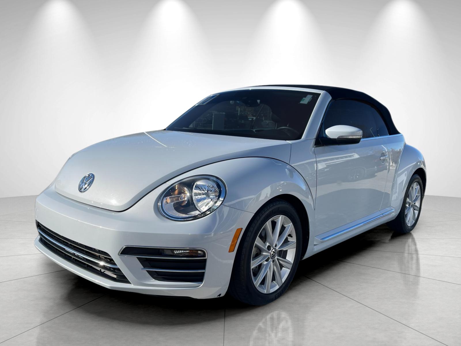 2017 Volkswagen Beetle SE's photo