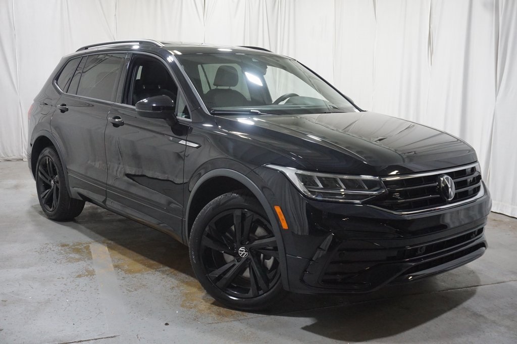 2024 Volkswagen Tiguan SE R-Line Black photo 3