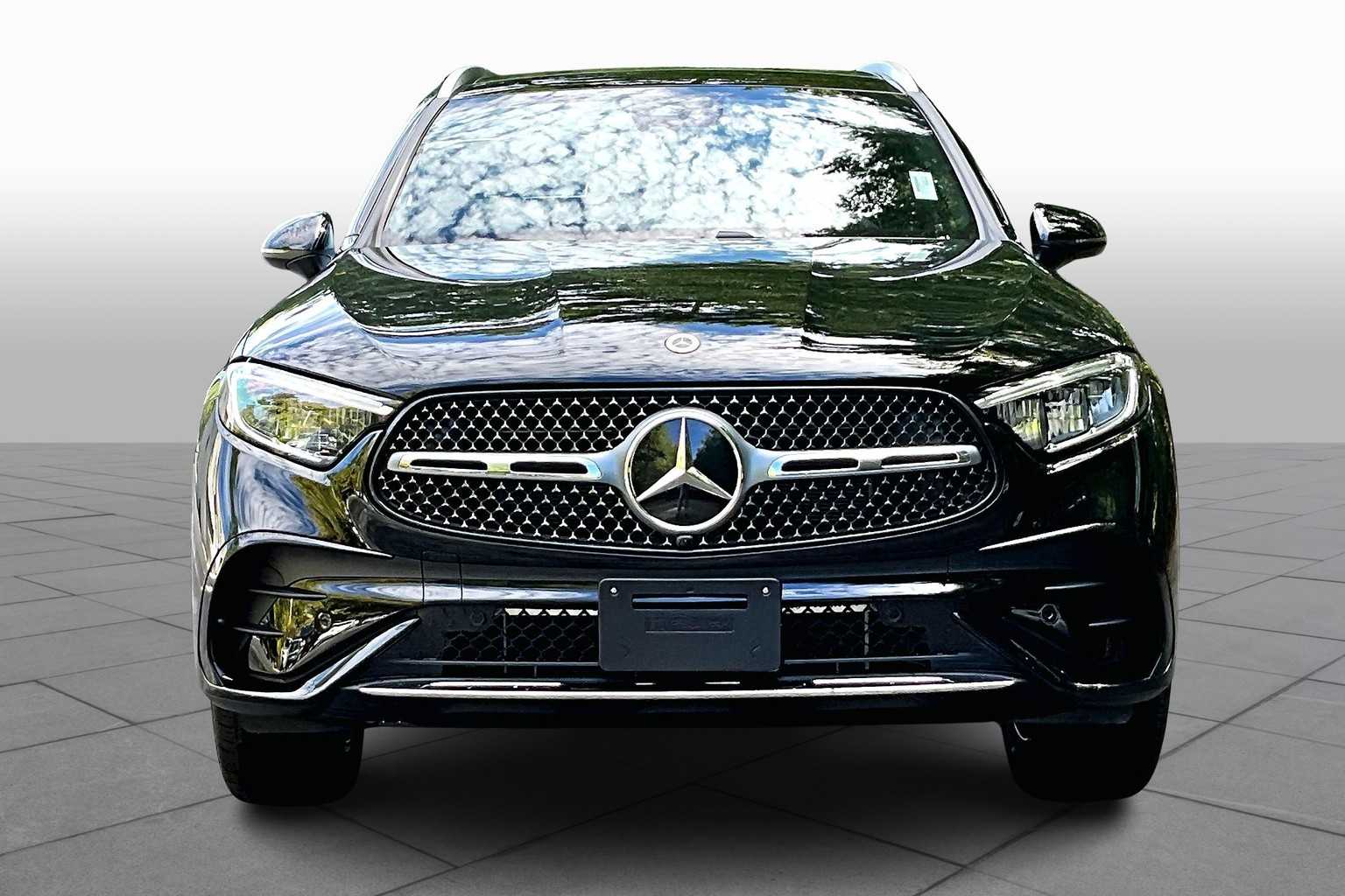 2026 Mercedes Benz GLC 300 4MATIC photo 3