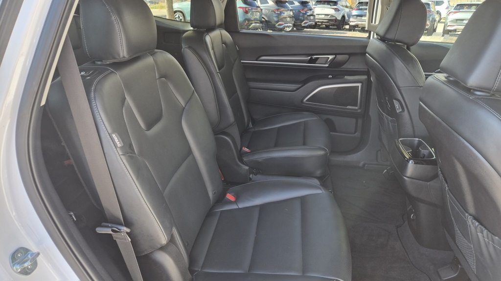 2025 Kia Telluride S photo 17