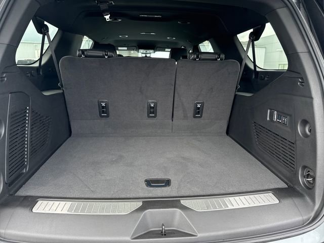 2024 Chevrolet Suburban Premier photo 24