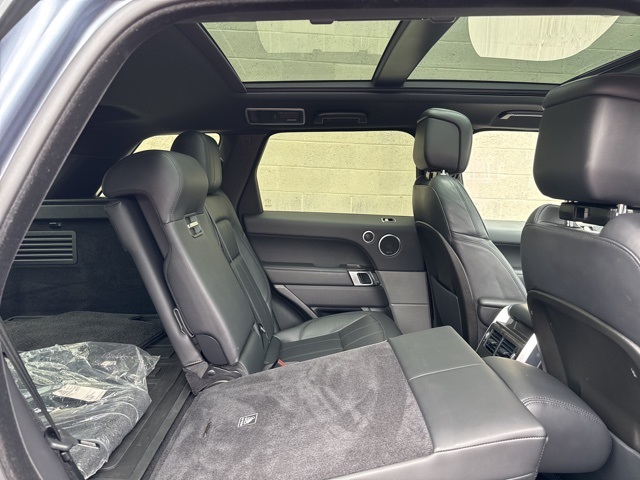 2018 Land Rover Range Rover Sport HSE photo 17