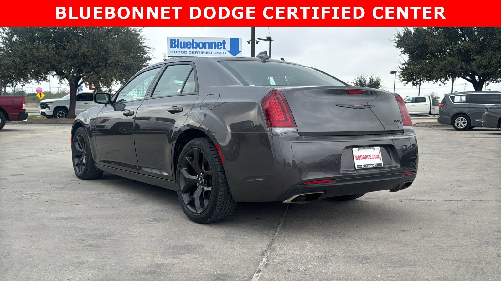 2021 Chrysler 300 photo 2