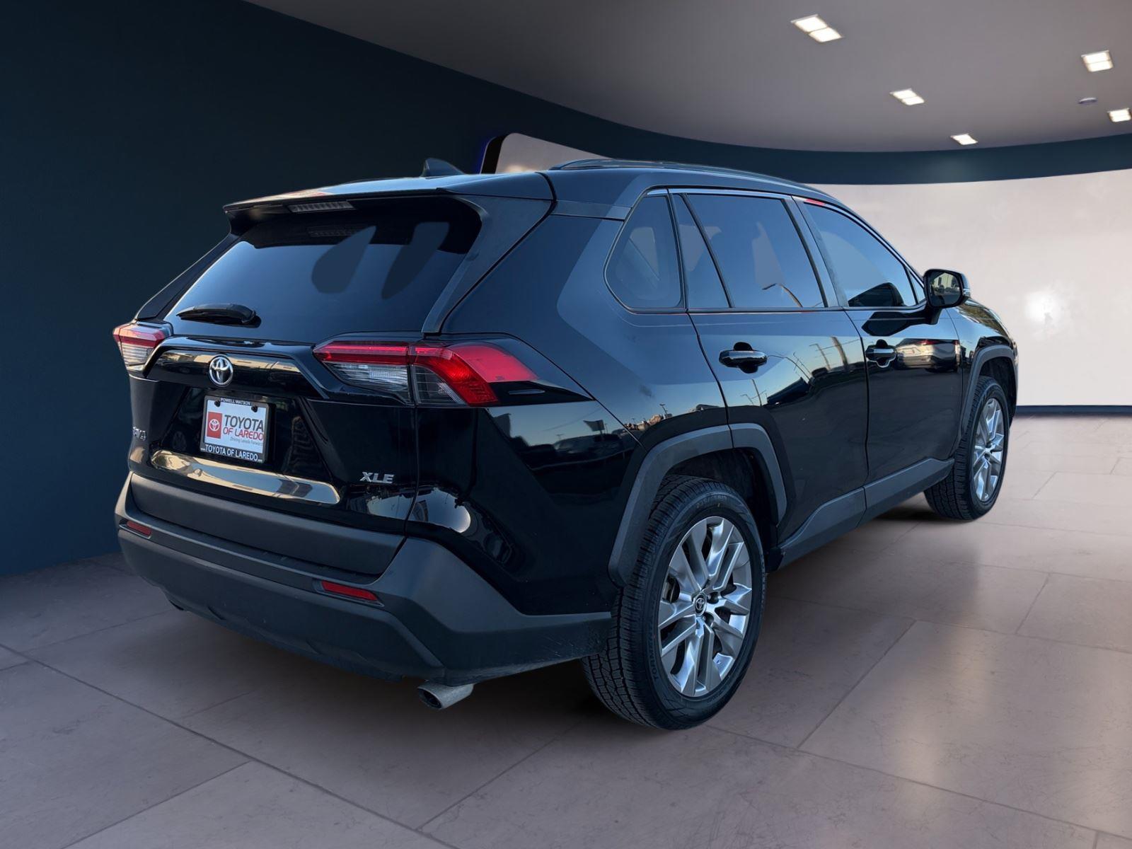 2020 Toyota RAV4 XLE Premium photo 4