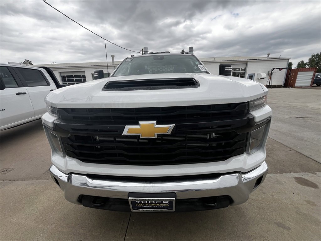 2025 Chevrolet Silverado 3500HD Work Truck photo 2