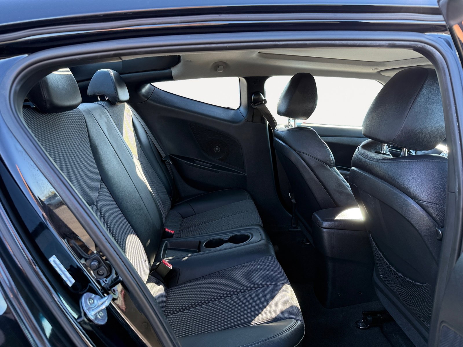 2014 Hyundai Veloster Base photo 17