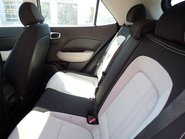 2024 Hyundai Venue SEL photo 7