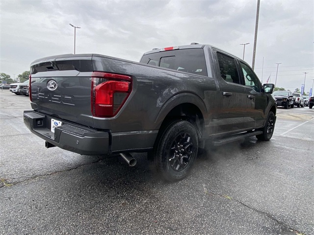 2025 Ford F-150 XLT photo 2