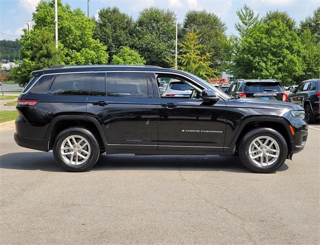 2023 Jeep Grand Cherokee Laredo photo 2