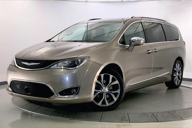 2017 Chrysler Pacifica Limited photo 10