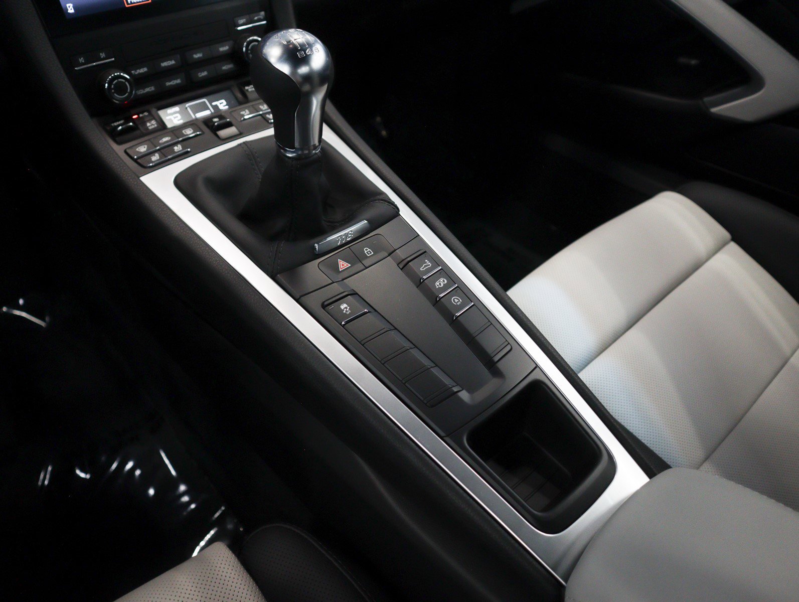 2025 Porsche Cayman photo 13