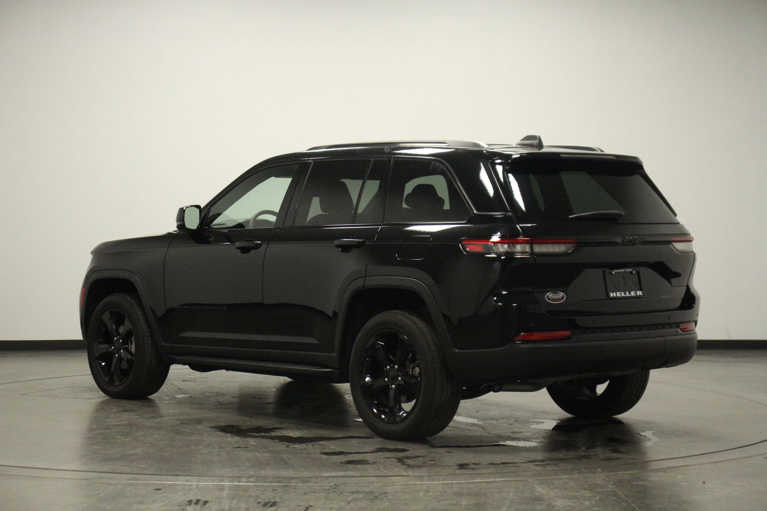 2023 Jeep Grand Cherokee Altitude photo 4