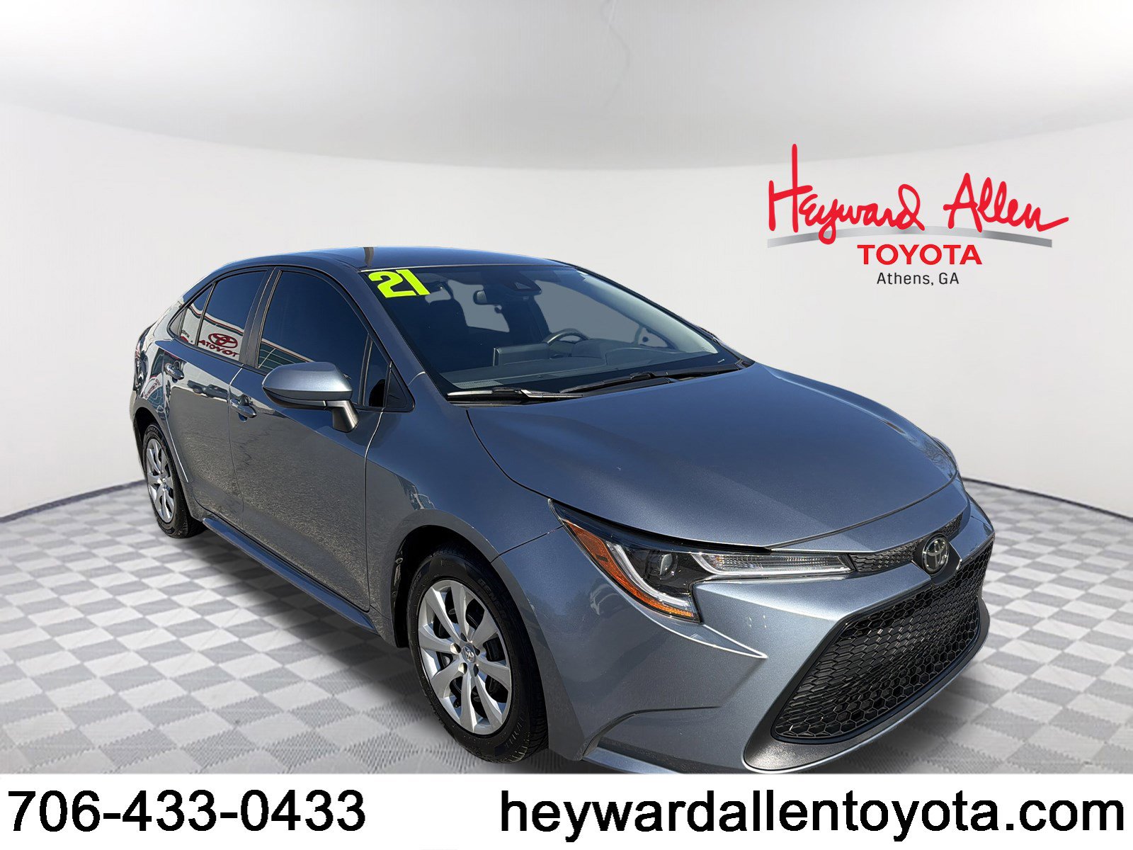 2021 Toyota Corolla LE's photo