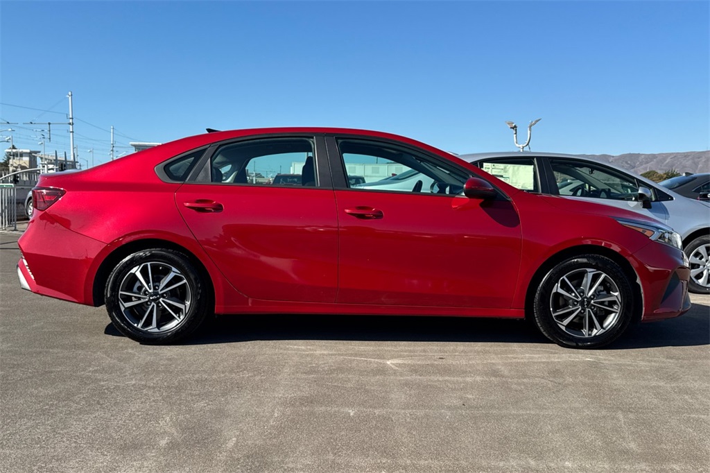 2023 Kia Forte LXS photo 3