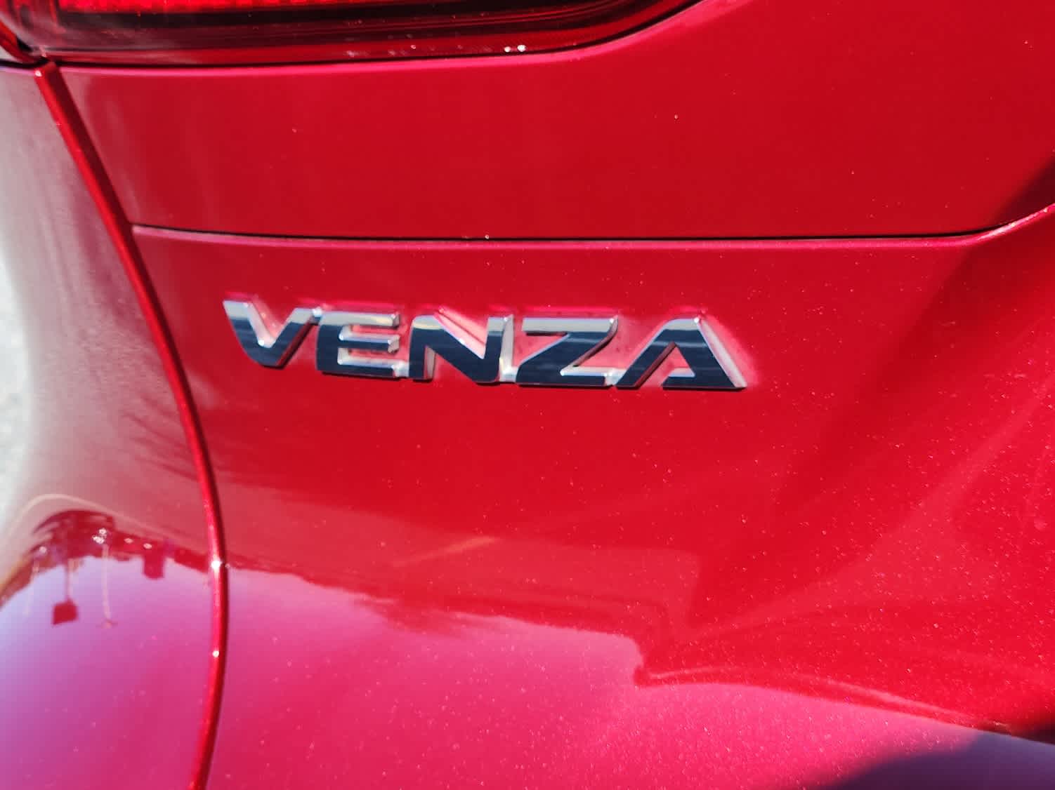 2022 Toyota Venza LE photo 18
