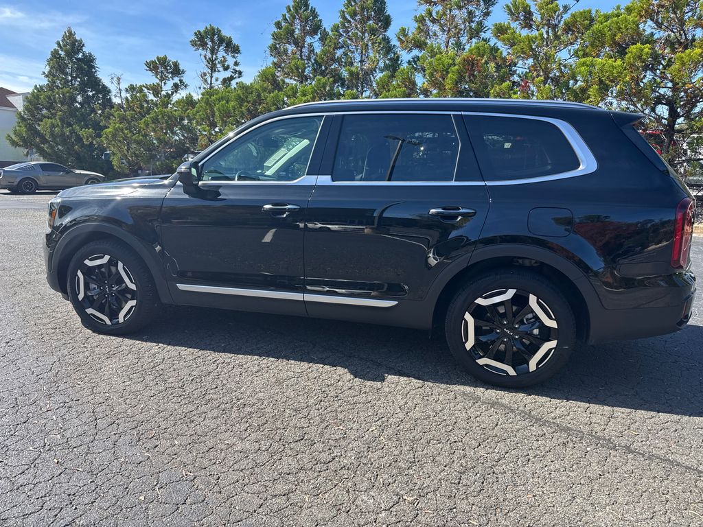 2025 Kia Telluride S photo 3