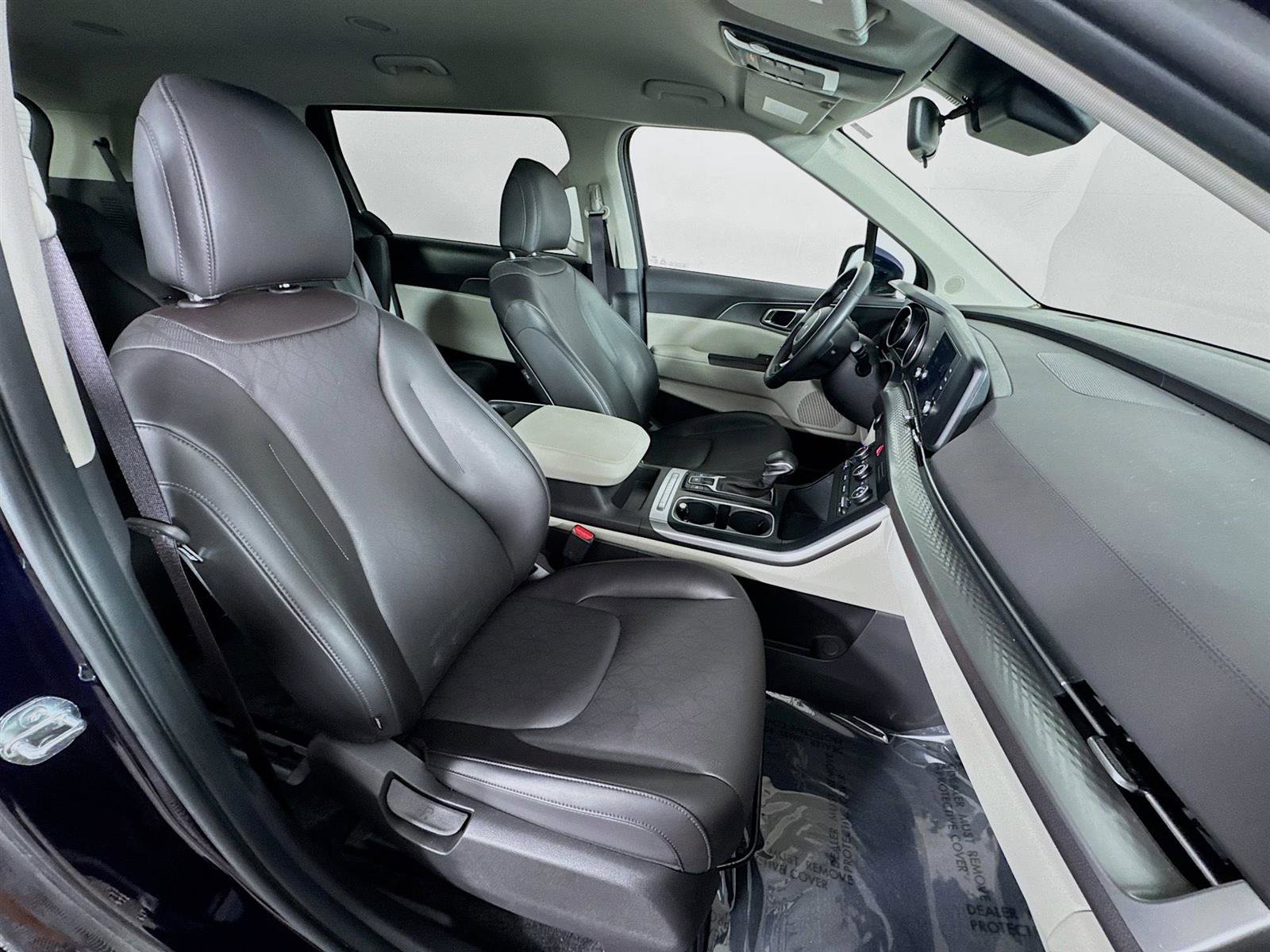 2024 Kia Carnival LX photo 28