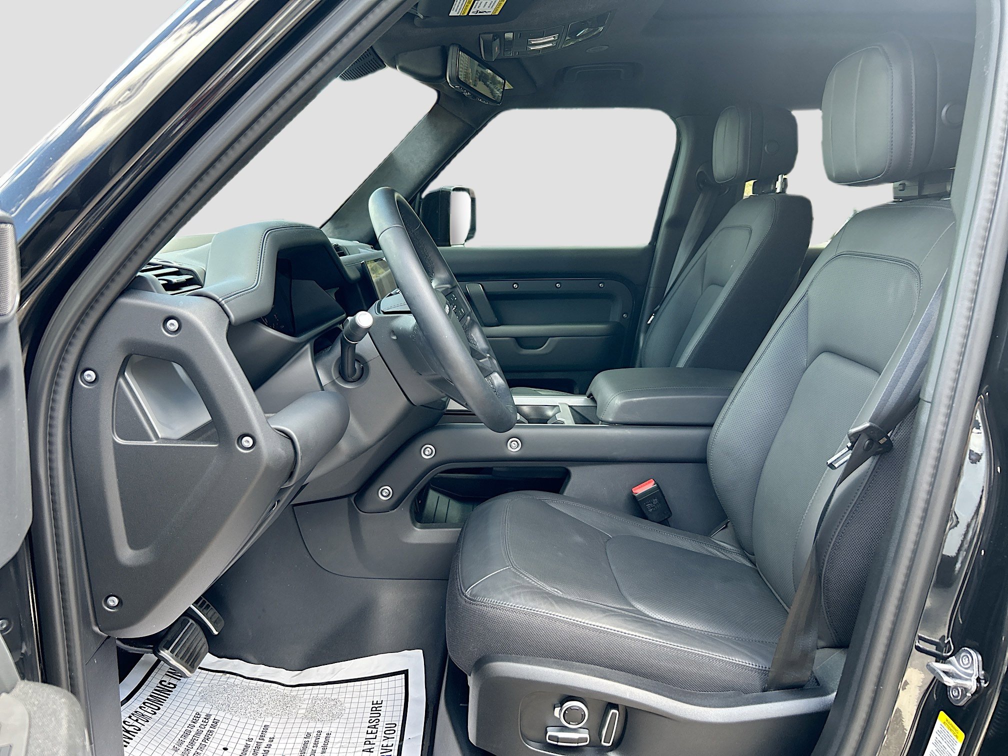 2025 Land Rover Defender 130 X photo 15