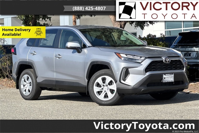 2025 Toyota RAV4 LE's photo