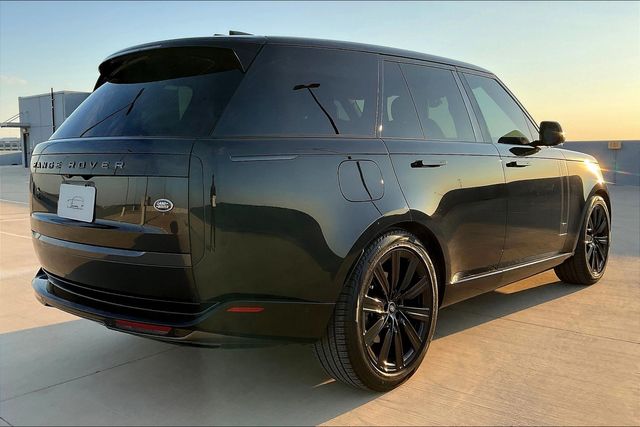 2023 Land Rover Range Rover SE photo 4