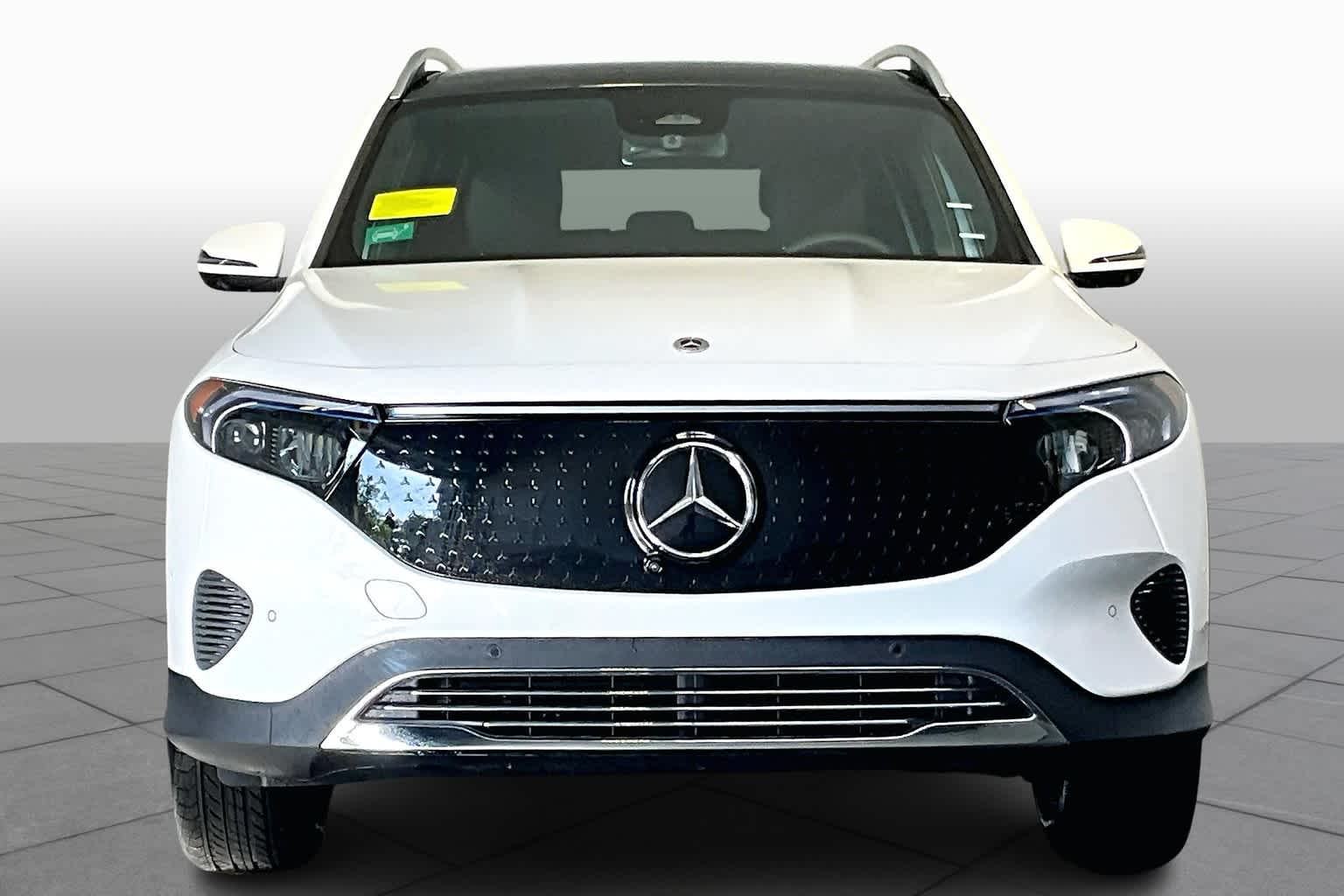 2024 Mercedes Benz EQB 300 4MATIC photo 2