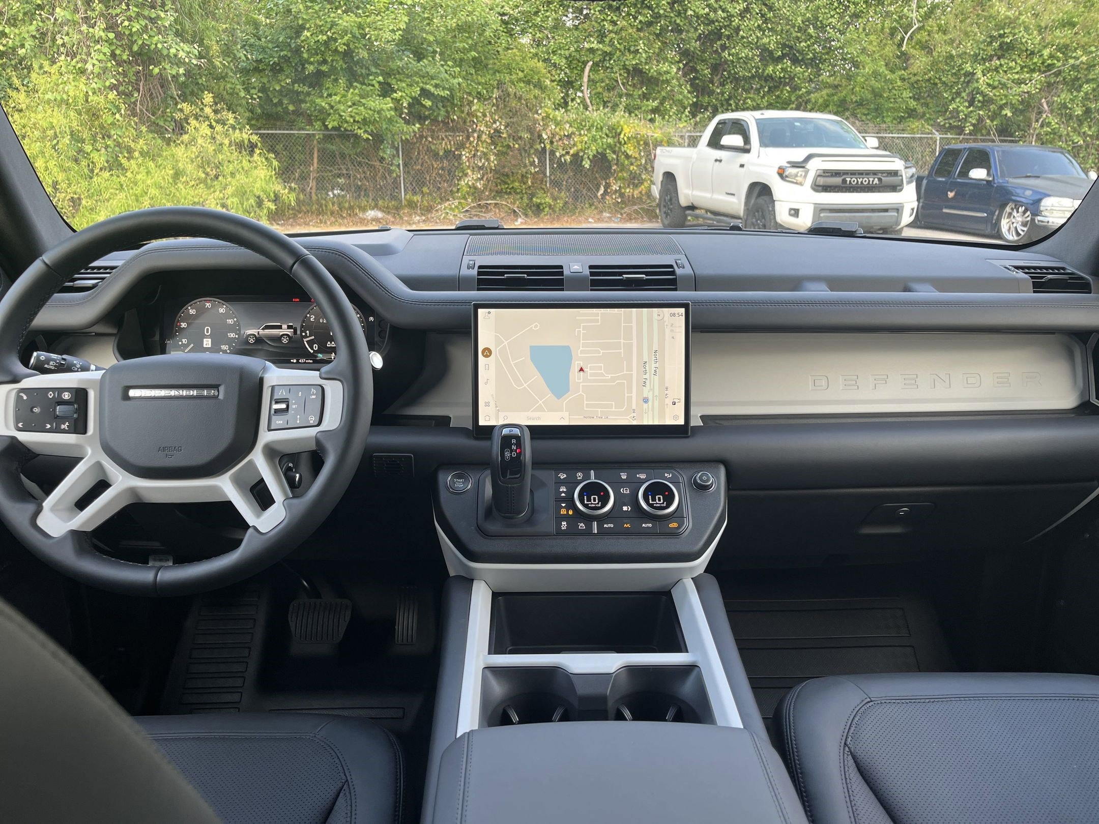 2025 Land Rover Defender S photo 4
