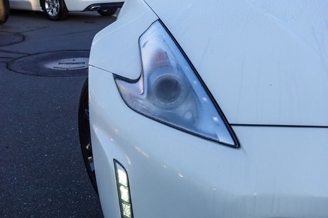 2015 Nissan 370Z Touring photo 4