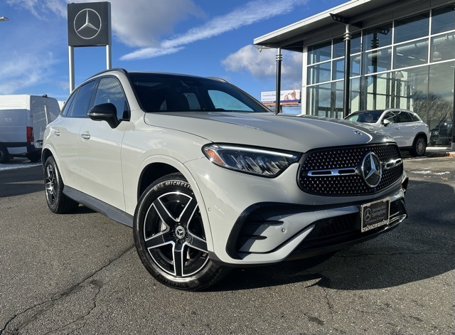 2025 Mercedes-Benz GLC Base's photo