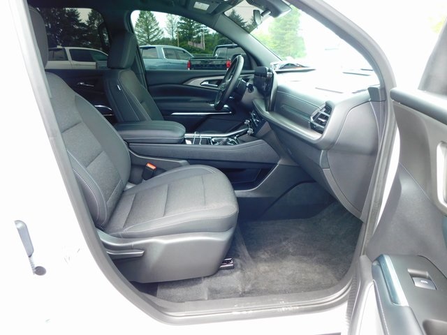 2025 Chevrolet Traverse photo 17