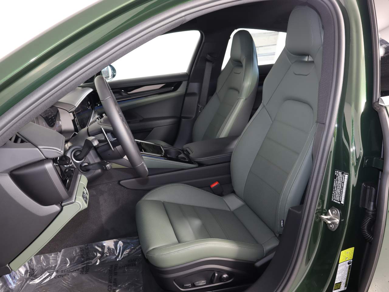 2025 Porsche Panamera 4 photo 4