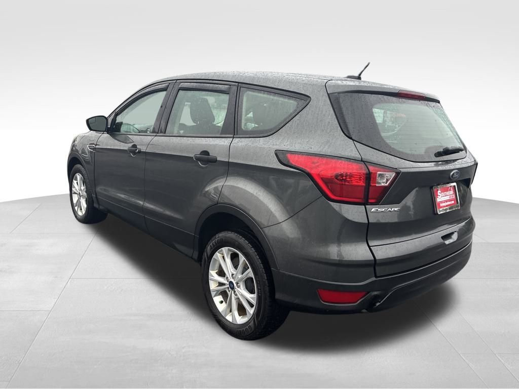 2019 Ford Escape S photo 2