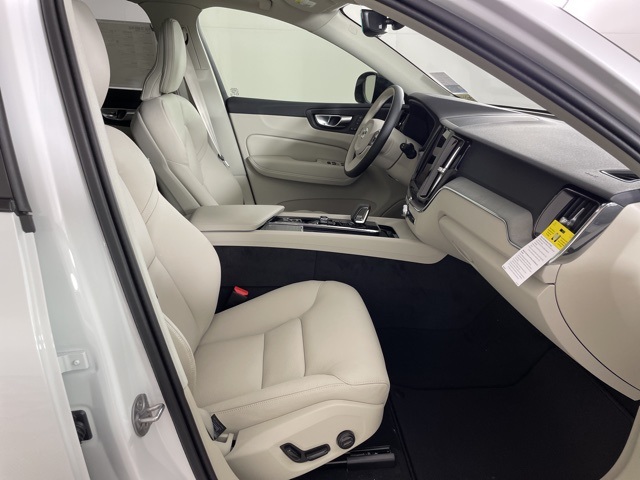 2025 Volvo XC60 T8 Plus photo 41