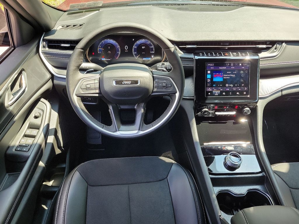 2024 Jeep Grand Cherokee Altitude photo 7
