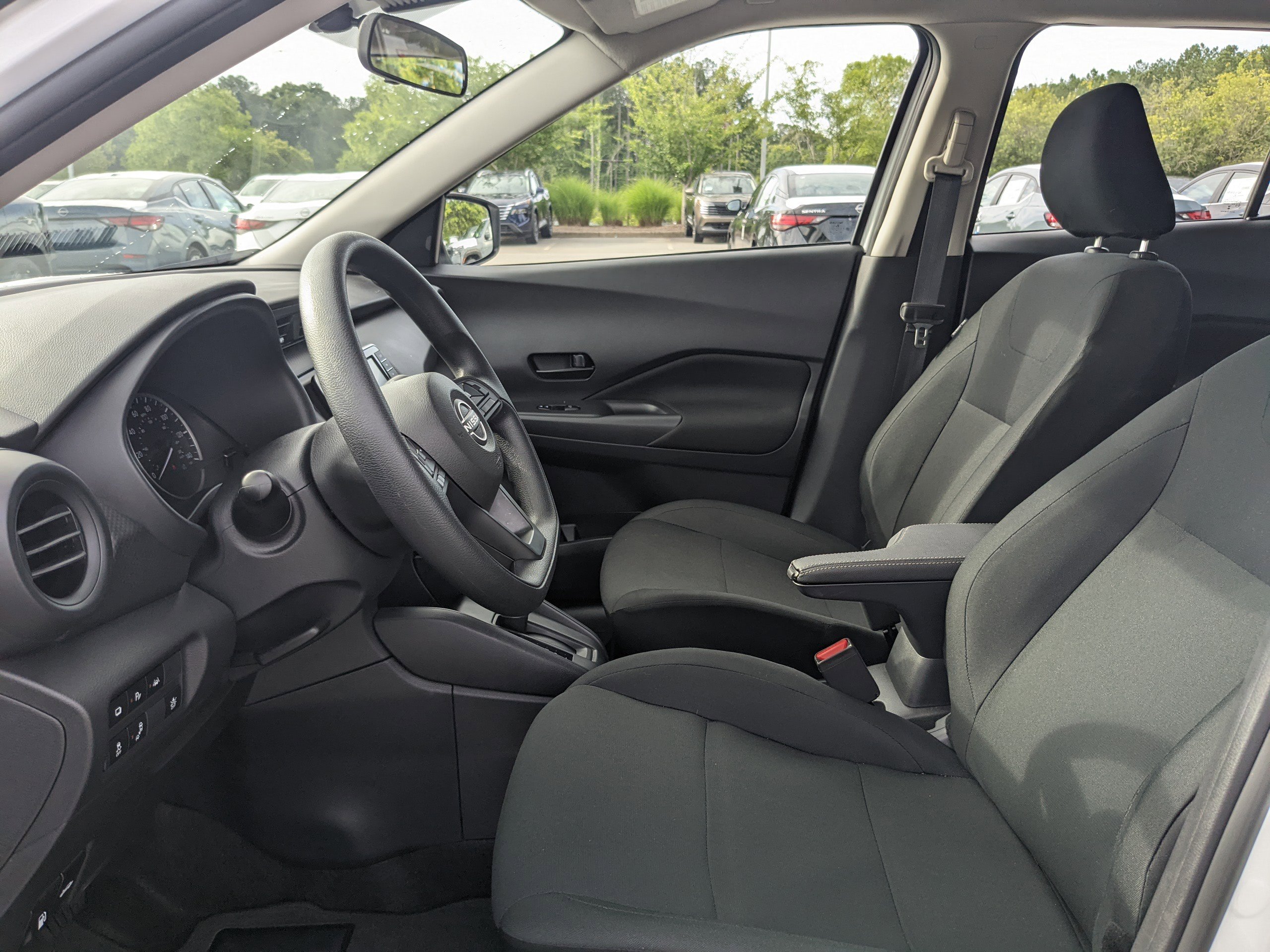 2025 Nissan Kicks Play S photo 12