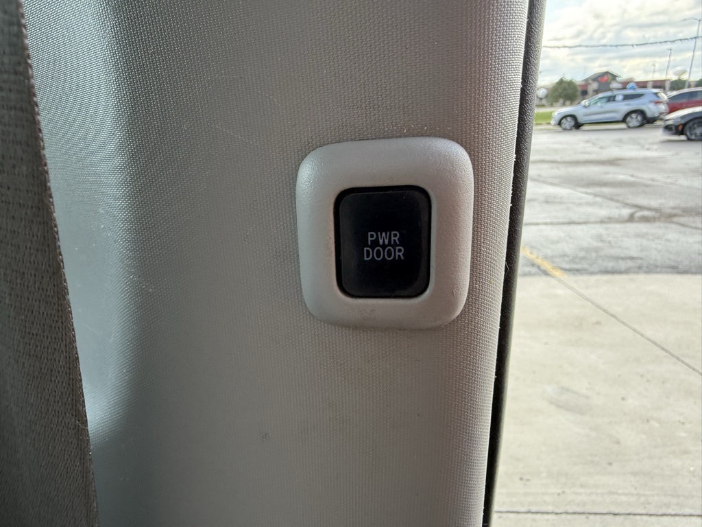 2020 Toyota Sienna LE photo 13