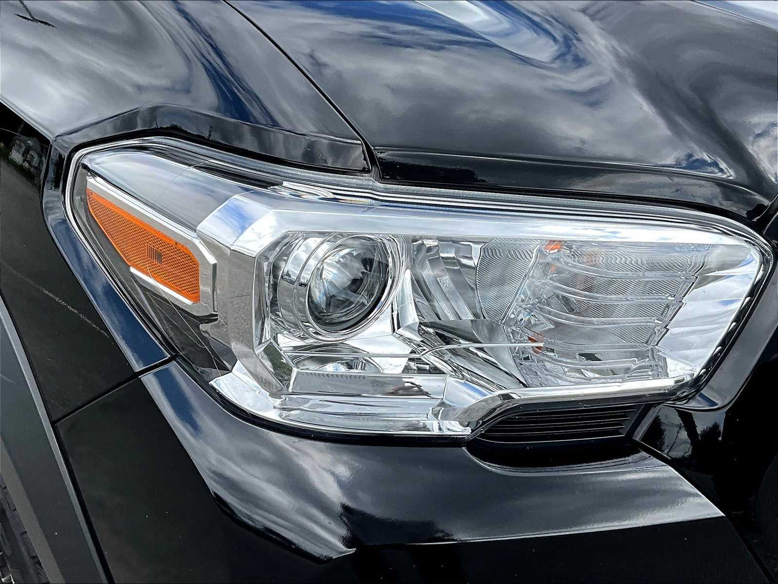 2023 Toyota Tacoma SR5 photo 32